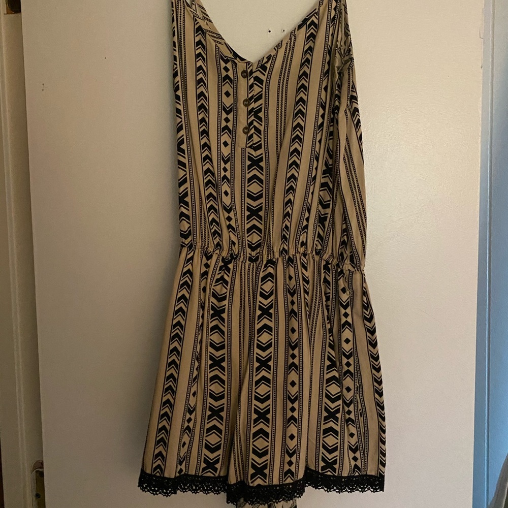 Forever 21 Cream/Black Aztec Romper Size S
